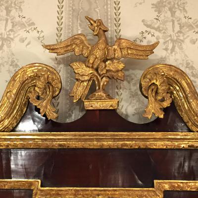 2072 18th Century English Georgian Mahogany and Gilt Mirror