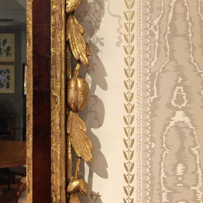 2072 18th Century English Georgian Mahogany and Gilt Mirror