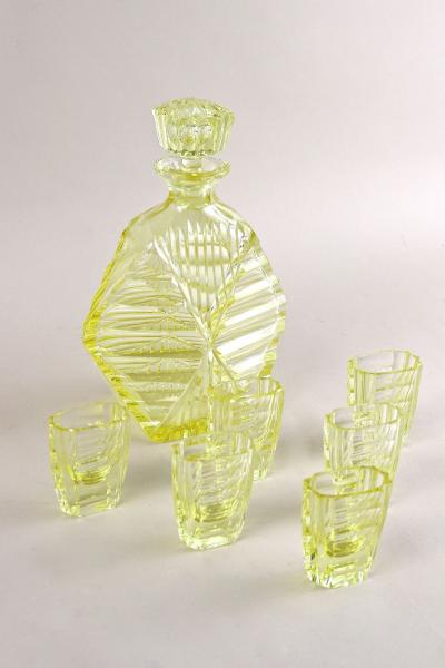 20th Century Art Deco Glass Decanter Set With 6 Shot Glasses CZ ca 1920