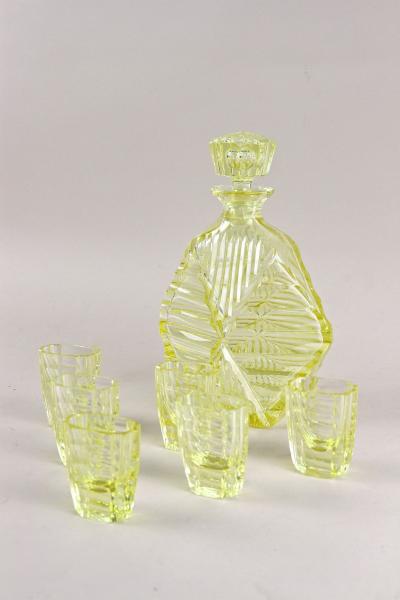 20th Century Art Deco Glass Decanter Set With 6 Shot Glasses CZ ca 1920