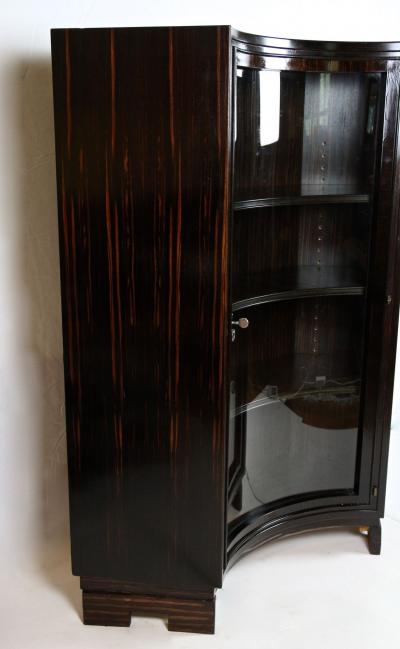 20th Century French Art Deco Curved Vitrine Corner Display Cabinet FR ca 1930