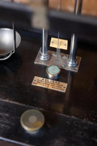 20th Century French Glass Case Scale