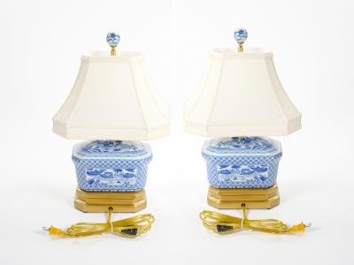 20th Century White Blue Porcelain Gilt Gold Painted Wood Base Small Table Lamp