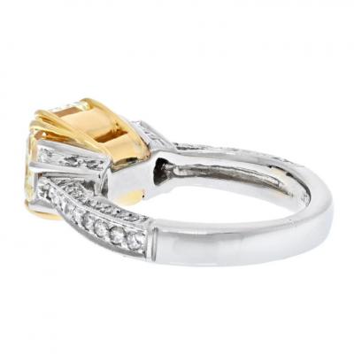 3 CARAT RADIANT CUT DIAMOND FANCY YELLOW GIA FYFC VS2 GIA RING