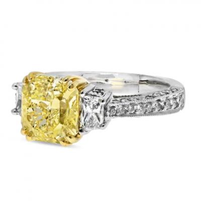 3 CARAT RADIANT CUT DIAMOND FANCY YELLOW GIA FYFC VS2 GIA RING
