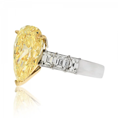 4 CARAT PEAR SHAPE DIAMOND FANCY YELLOW GIA ENGAGEMENT RING