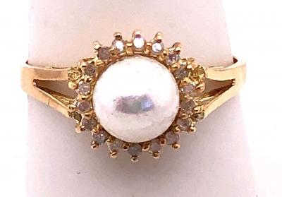 4 Karat Yellow Gold Fashion Pearl Ring with Diamonds