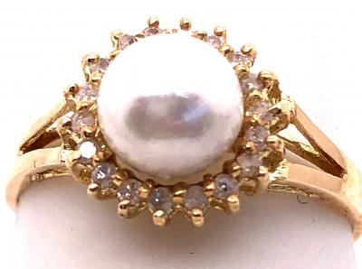 4 Karat Yellow Gold Fashion Pearl Ring with Diamonds