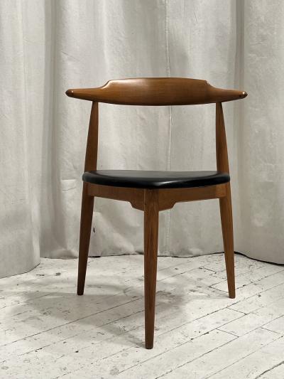 4 Petite Mid Century 3 Legged Chairs