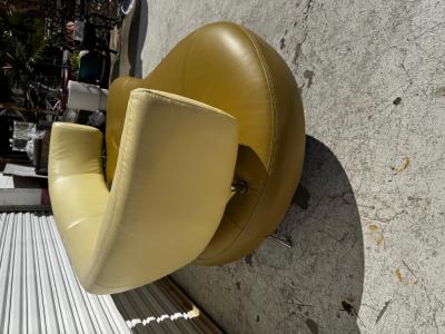 80 Leolux Kikko Style Biomorphic Shaped Leather Sofa