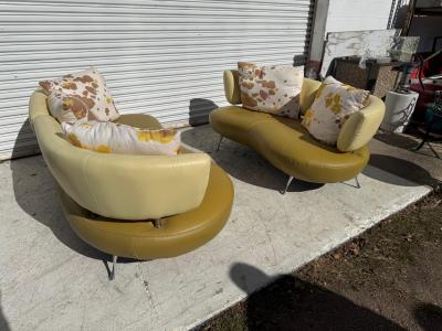 80 Leolux Kikko Style Biomorphic Shaped Leather Sofa