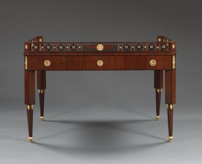 8035 AN EXCEPTIONAL MAHOGANY AND EBONY INLAID AND GILT BRONZE MOUNTED