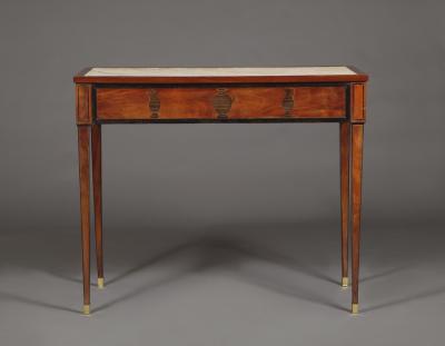 9237 AN UNUSUAL PAIR OF MAHOGANY SIDE TABLES