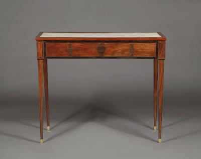 9237 AN UNUSUAL PAIR OF MAHOGANY SIDE TABLES