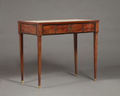 9237 AN UNUSUAL PAIR OF MAHOGANY SIDE TABLES