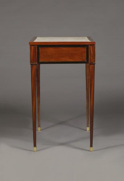 9237 AN UNUSUAL PAIR OF MAHOGANY SIDE TABLES