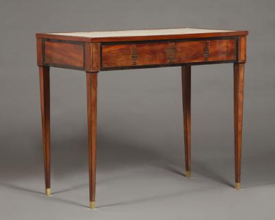 9237 AN UNUSUAL PAIR OF MAHOGANY SIDE TABLES