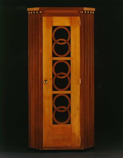 9435 AN INTERESTING MAHOGANY AND CHERRY WOOD SECESSIONIST PERIOD VITRINE