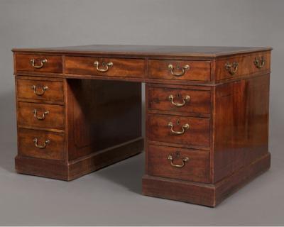 9517 A FINE GEORGE III MAHOGANY EBONY INLAID CHIPPENDALE PERIOD PEDESTAL DESK