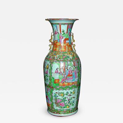 A 19th Century Famille Rose Porcelain Vase