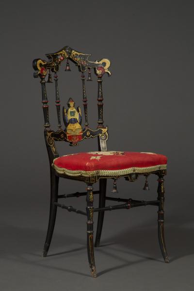 A CHARMING PAIR OF BLACK LACQUER AND POLYCHROME PAINTED CHINOISERIE SIDE CHAIRS