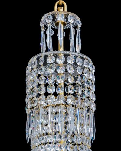 A CLASSIC REGENCY EIGHT LIGHT CUT GLASS CHANDELIER
