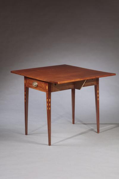 A FEDERAL INLAID MAHOGANY SINGLE DRAWER PEMBROKE TABLE