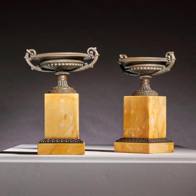 A FINE PAIR OF EARLY 19TH CENTURY FRENCH GRAND TOUR BRONZE AND SIENA MARBLE