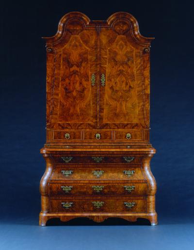 A FINELY FIGURED GEORGE I BURR WALNUT CABINET ON CHEST