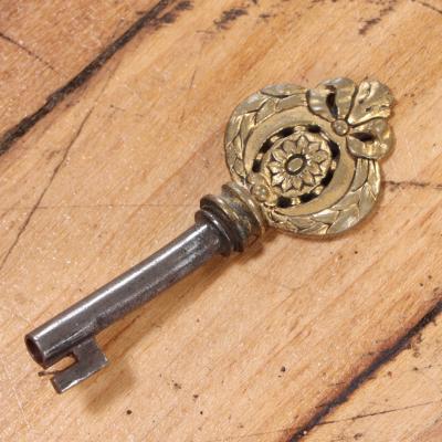 A French Louis XV Revival Belle poque mahogany marble top vitrine C 1910 