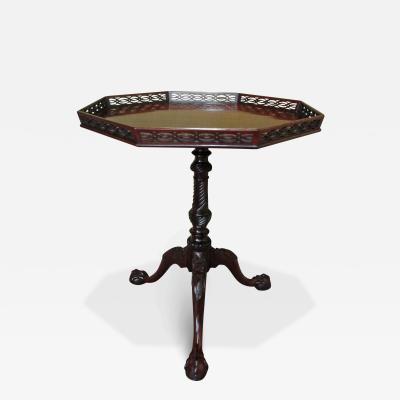 A GEORGE III MAHOGANY TRIPOD TABLE
