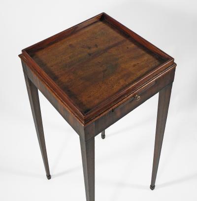 A GEORGE III MAHOGANY URN STAND