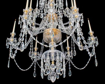 A LARGE GEORGE III STYLE 12 LIGHT CRYSTAL CHANDELIER
