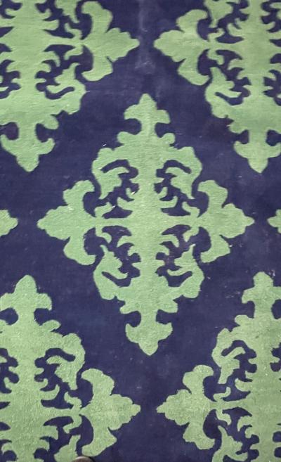 A Modern Wool Carpet Rug Wool Five by Seven Feet Nine Inches