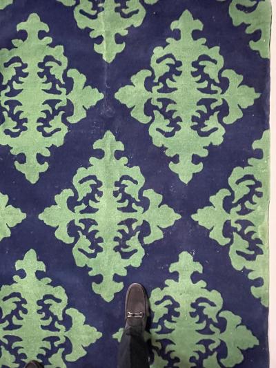 A Modern Wool Carpet Rug Wool Five by Seven Feet Nine Inches