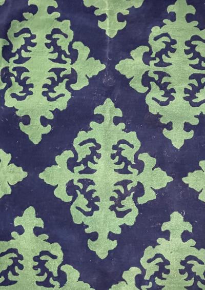 A Modern Wool Carpet Rug Wool Five by Seven Feet Nine Inches
