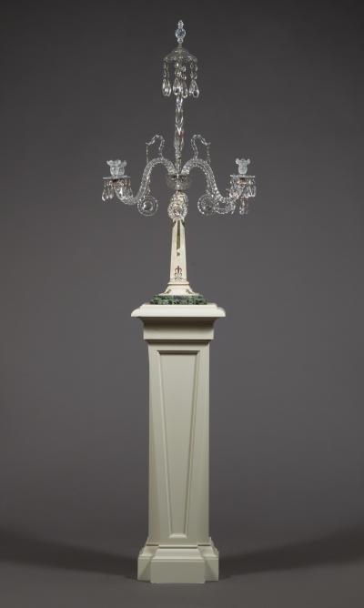 A PAIR OF STATUARY MARBLE VERDE ANTICO AND SCAGLIOLA INLAID CANDELABRA