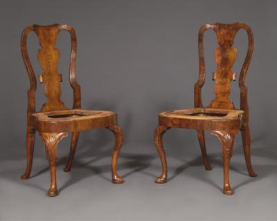 A PAIR OF WELL DRAWN FIGURED VENEER AND SOLID WALNUT EARLY GEORGE I SIDE CHAIRS