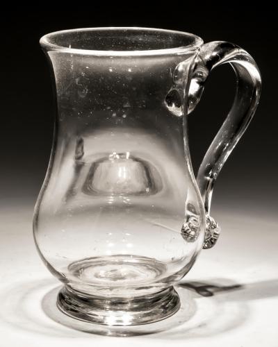 A PLAIN 18TH CENTURY GLASS MUG