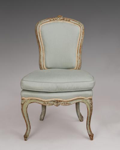 A Pair of Painted Wood Chairs chaises en cabriolet 