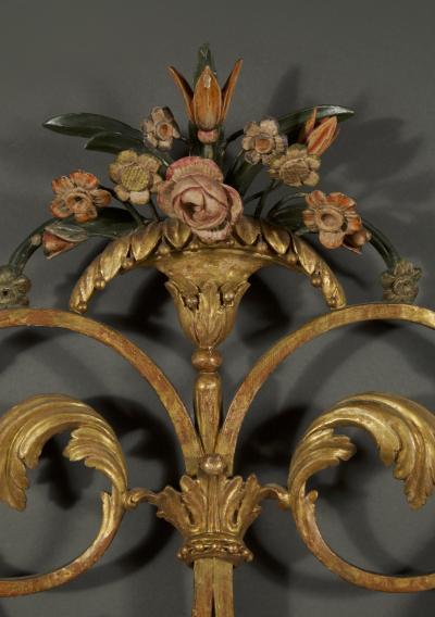 A RARE OVAL GILT WOOD AND PAINTED MIRROR OF LARGE SCALE