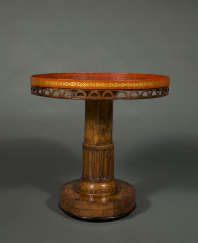 A RARE WALNUT AND BOXWOOD INLAID CIRCULAR CENTER TABLE