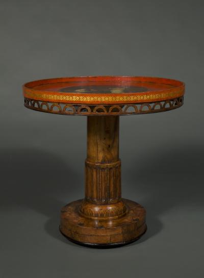 A RARE WALNUT AND BOXWOOD INLAID CIRCULAR CENTER TABLE