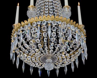 A REGENCY SIX LIGHT CRYSTAL CHANDELIER
