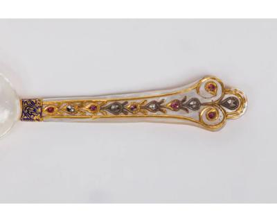 A Rare Mughal Indian Gold and Enamel Mother of Pearl Spoon with Diamonds