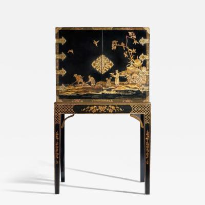 A Rare and Fine George III 18th Century Chinoiserie Lacquer Cabinet on Stand