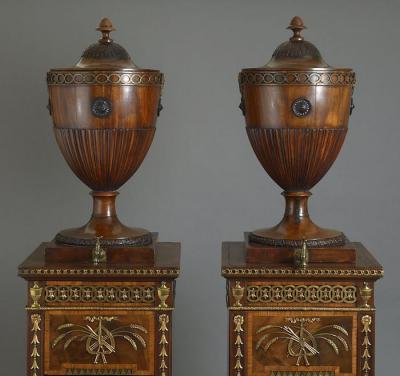 A SERIOUS PAIR OF CHIPPENDALE PERIOD DINING ROOM URNS ENGLISH CIRCA 1770