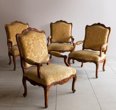 A SET OF FOUR EARLY 18TH CENTURY REGENCE FAUTEUILS LA REINE OR OPEN ARMCHAIRS