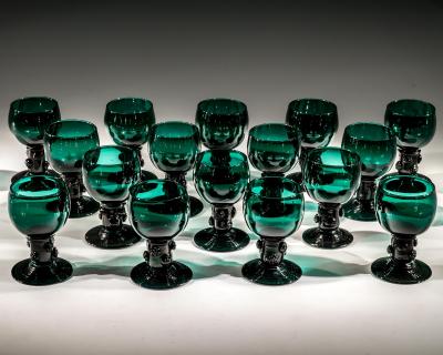 A SET OF SIXTEEN BRISTOL GREEN ROEMERS