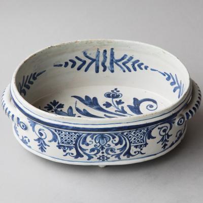 A SMALL FAIENCE TWO HANDLED BASSIN OR JARDINIERE